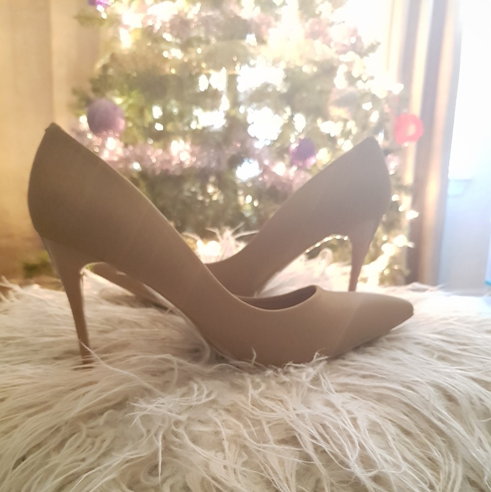 Heels New never been worn